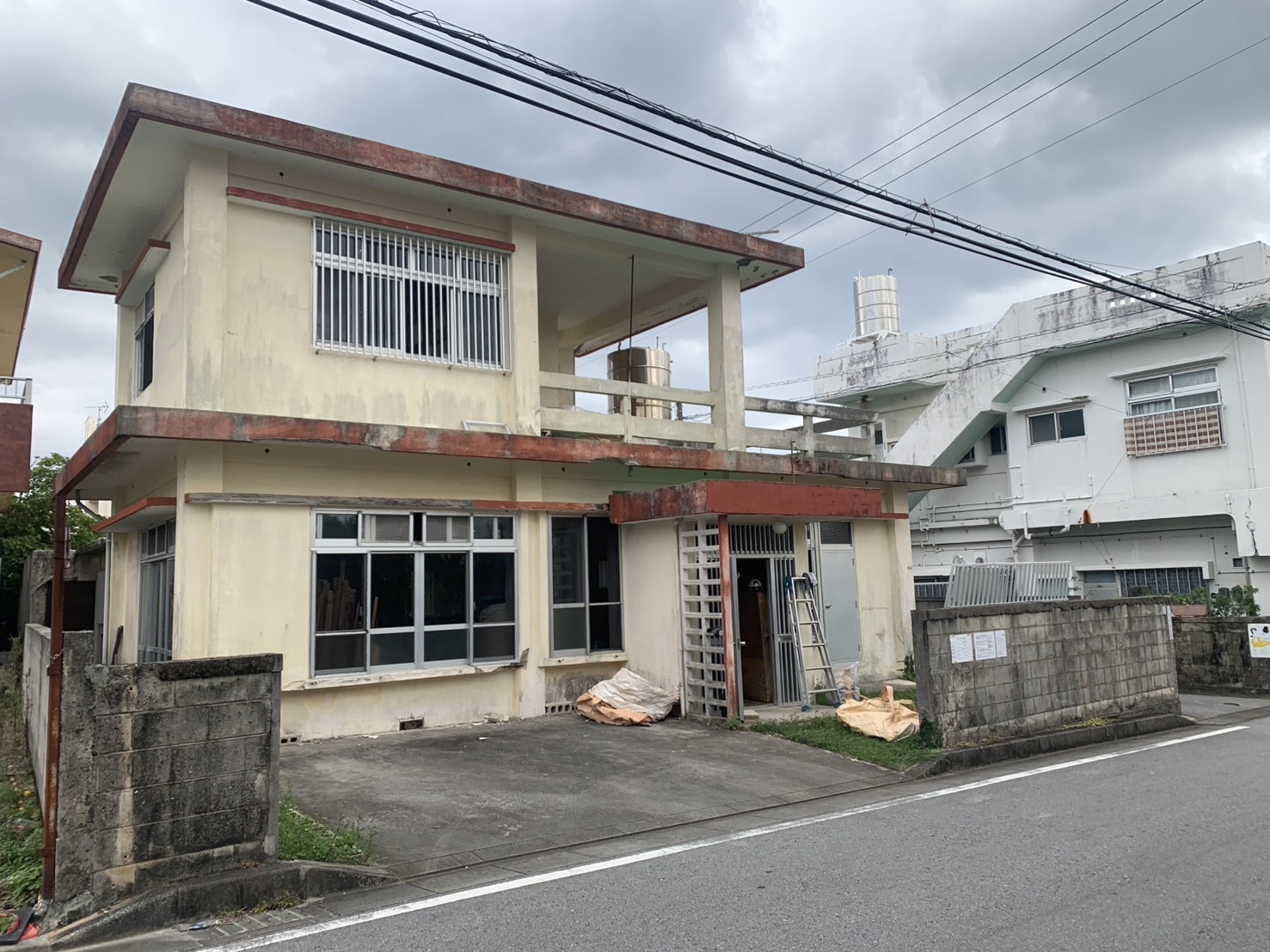 うるま市空家の解体工事　RC造二階建て