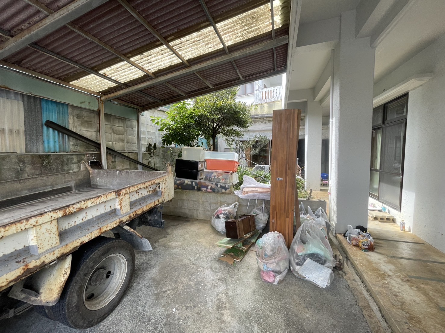 宜野湾市住宅部分解体工事　RC造平屋建て