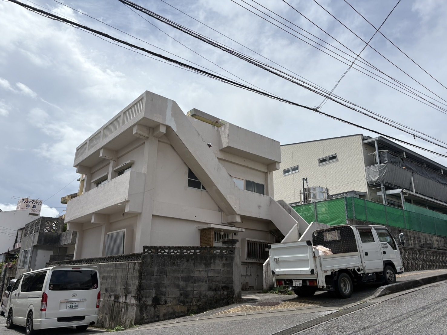 那覇市住宅解体工事　RC造二階建て