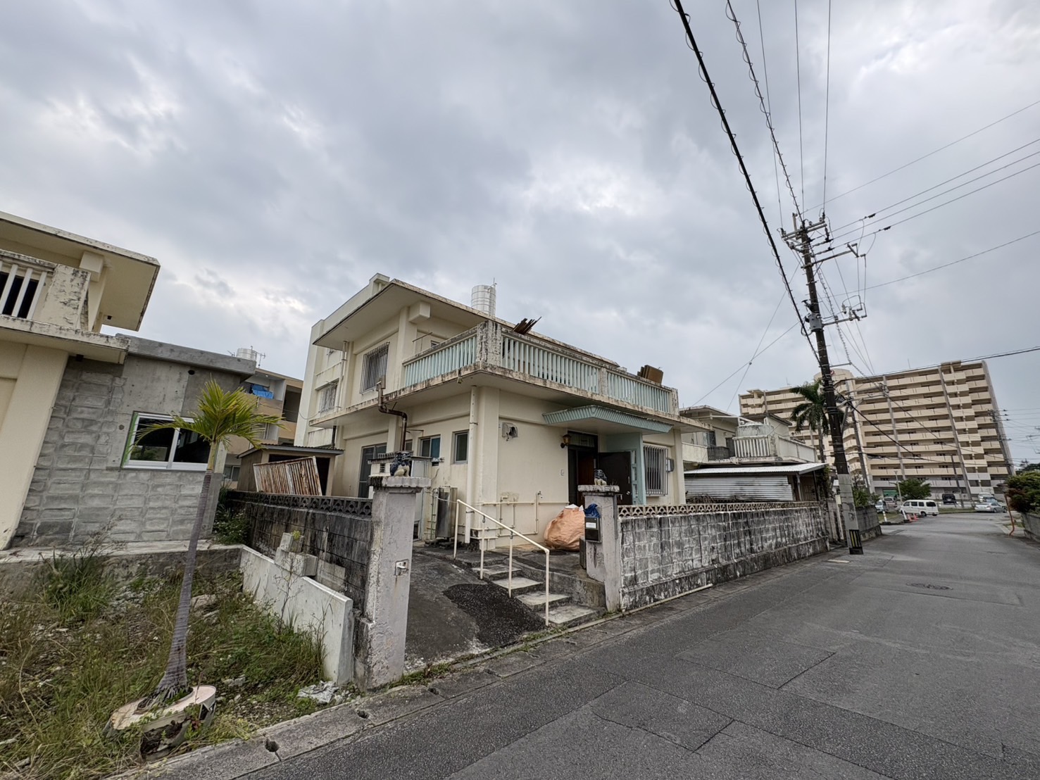 沖縄市二階建てRC造住宅解体工事『解体工事のことならお任せください』
